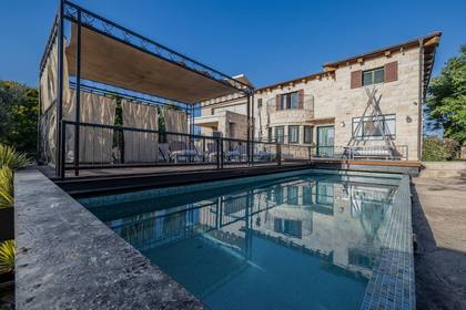 Luxury villa with a private pool for group hosting in Netanya