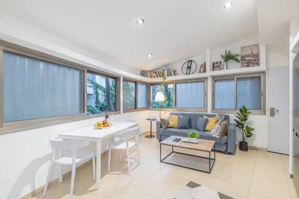 Furnished living and dining area in a medium-term rental apartment in Haifa